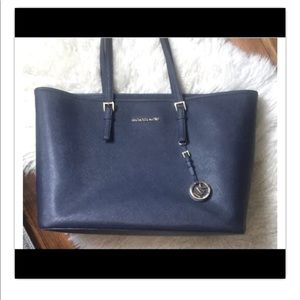 Michael Kors Classy Navy tote